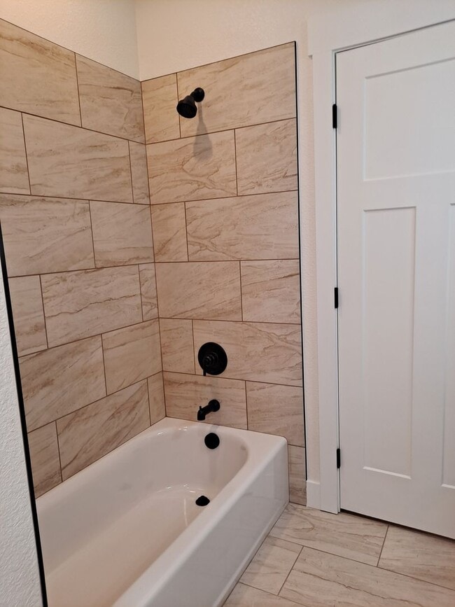 Building Photo - ALL PROSPECTIVE TENANTS MUST SUBMIT A $58 NON-REFUNDABLE APPLICATION FEE PER APPLICANT ONLINE AND...