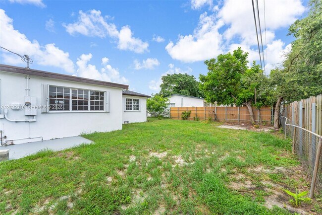 Building Photo - 7150 SW 10th St