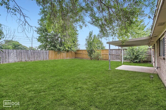 Building Photo - 11910 Yearling Dr