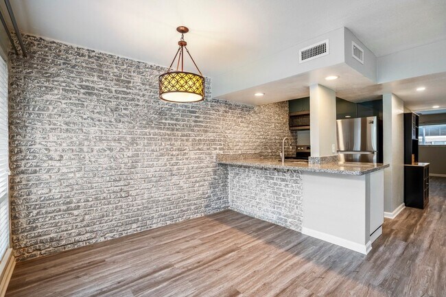 Building Photo - 5343 Richmond Ave.