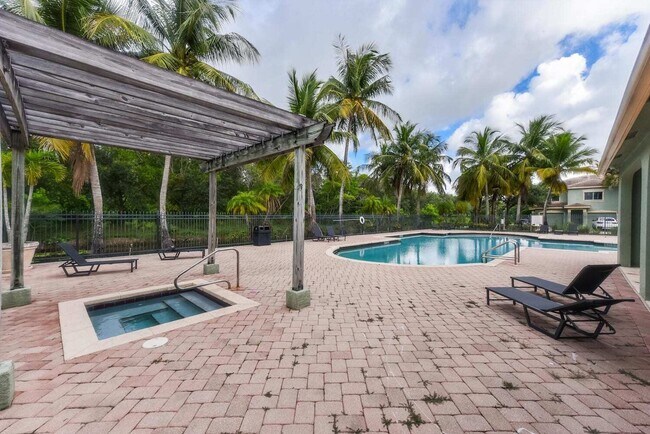 Building Photo - 360 Crestwood Cir