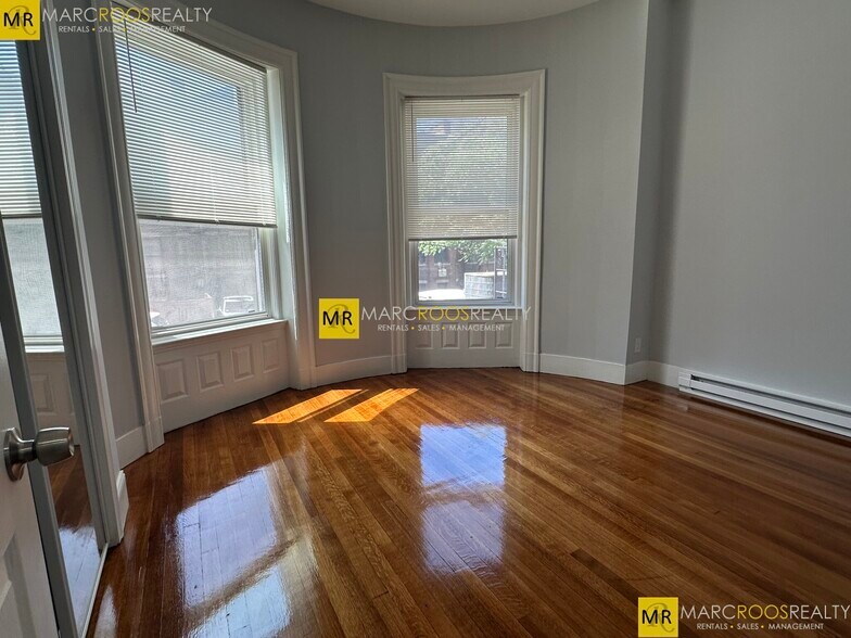 Building Photo - 474 Commonwealth Ave