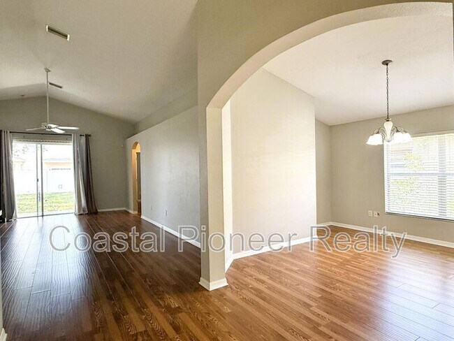 Building Photo - 2345 Roanoke Springs Dr
