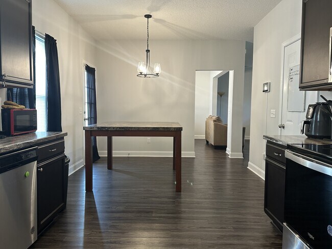 Building Photo - 345 Mcclelland Lp NE