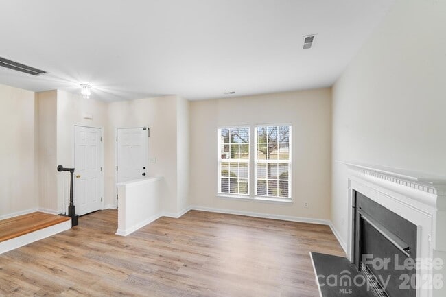 Building Photo - 4901 Sunburst Ln