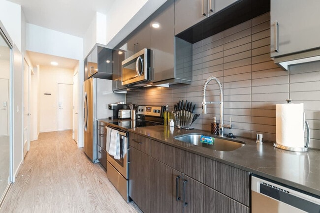 Building Photo - 16450 Redmond Wy