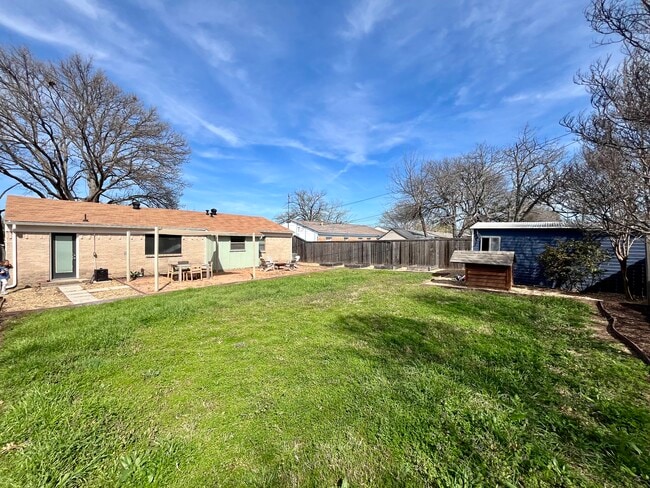 Building Photo - 2708 Janet Way