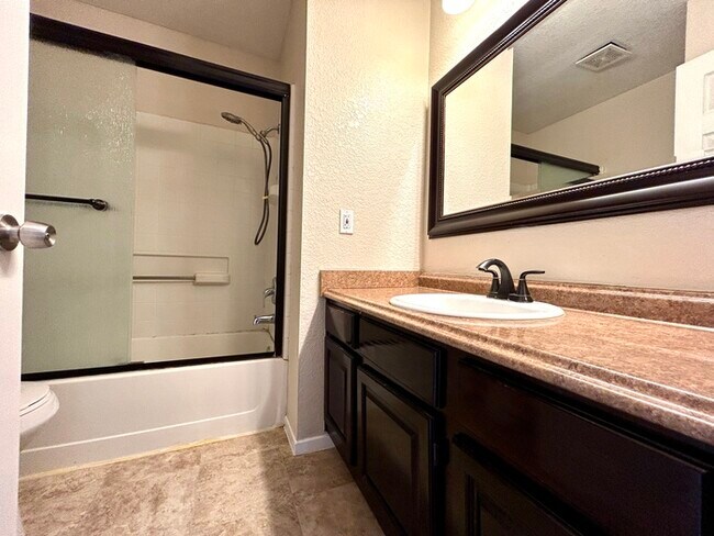 Building Photo - Beautiful Home For Rent in Antelope! Pets ...