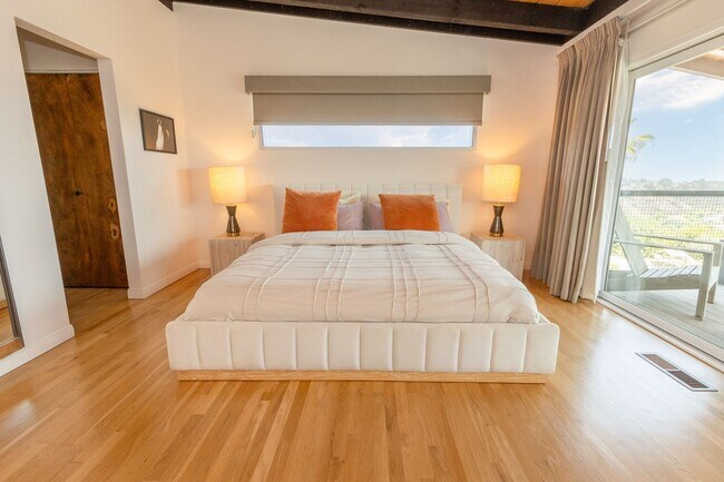 Building Photo - Spectacular Furnished 4 Bedroom/ 3 Bath Mid-Century Modern Retreat in Encinitas