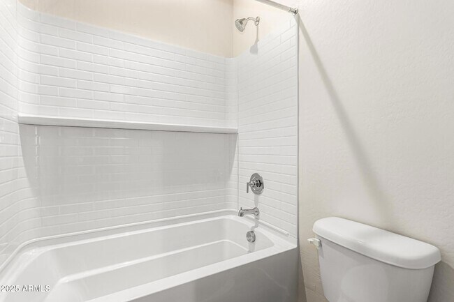 Building Photo - 6537 N 15th Dr