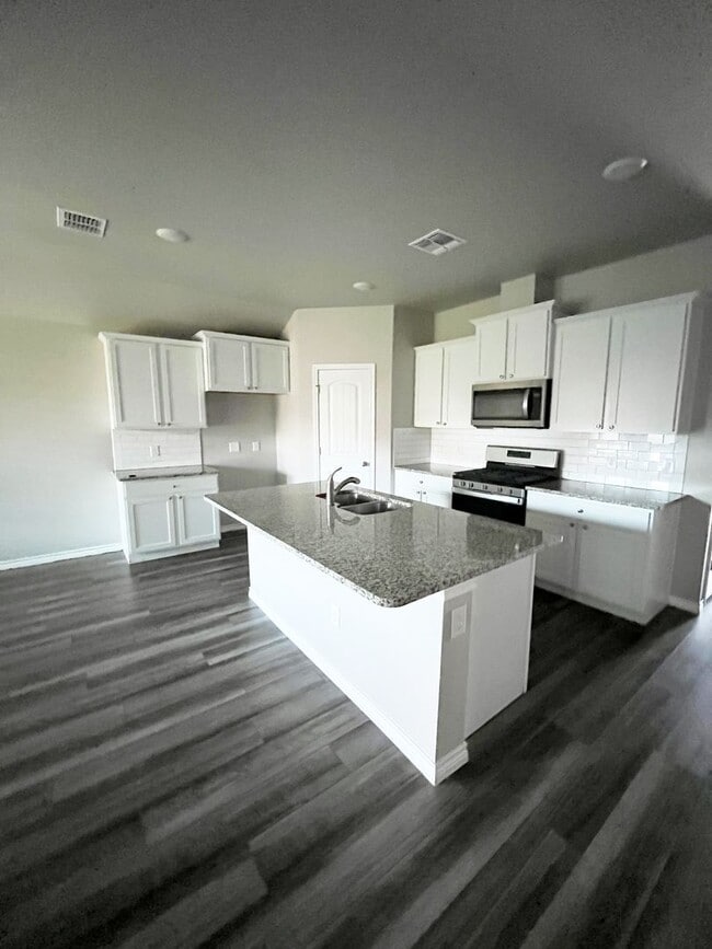 Building Photo - Half off deposit Holiday Special