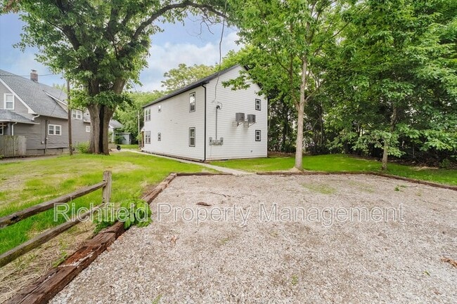Building Photo - 821 Orange St