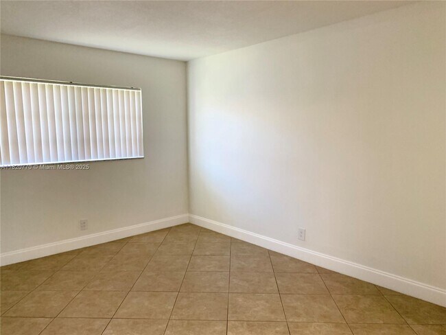 Building Photo - 2050 NW 81st Ave