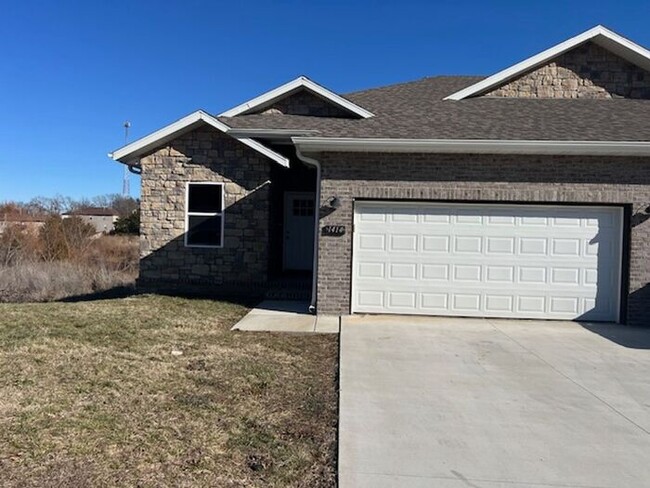 Primary Photo - BEAUTIFUL DUPLEXES in Ozark!!!! 4 bedroom,...