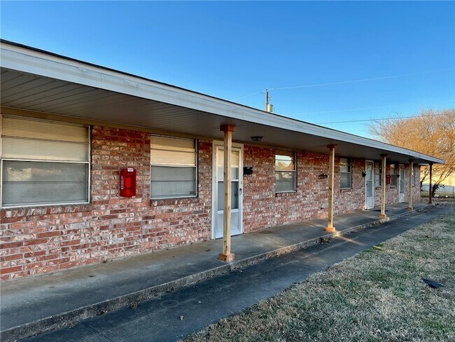 Building Photo - 400 N Campbell Dr