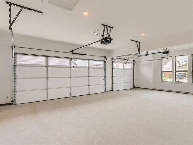 Building Photo - 9101 Spire View