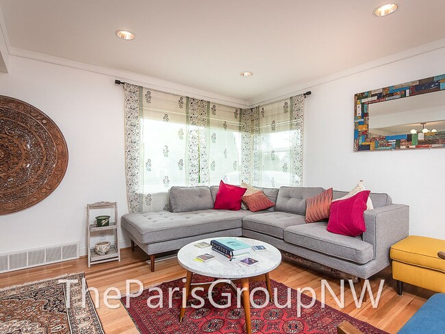 Building Photo - Renovated Magnolia Home – Open Floor Plan ...