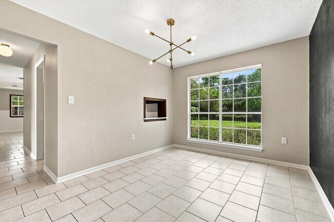 Building Photo - 1510 Royal Palm Dr