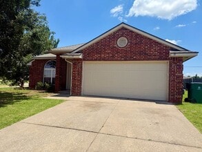 Building Photo - Edmond 3 Bed 2 Bath Home w/ Storm Shelter!