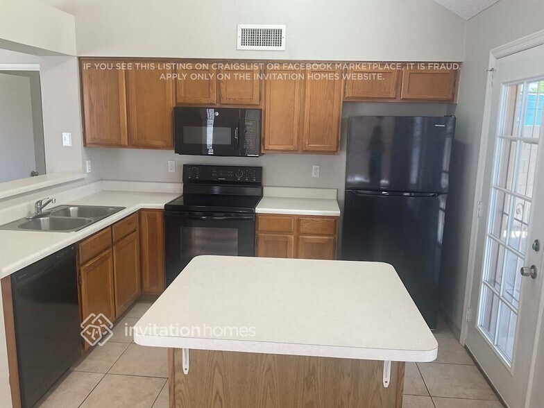 Building Photo - 2142 W Monona Dr