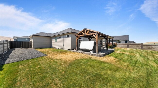 Building Photo - Move-In Ready West Richland Rental – 3-Car Garage, Fenced Yard, Hot Tub Included