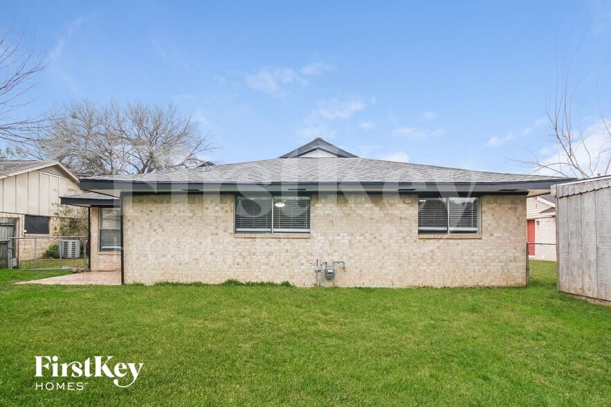 Building Photo - 1710 Kenwick Pl