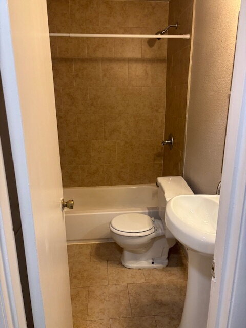 Building Photo - "Charming 3-Bed, 2-Bath Retreat in Whitesb...