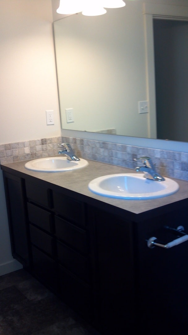 Building Photo - Single Story Home with Fully Fenced Yard & Close to Shopping/Restaurants!