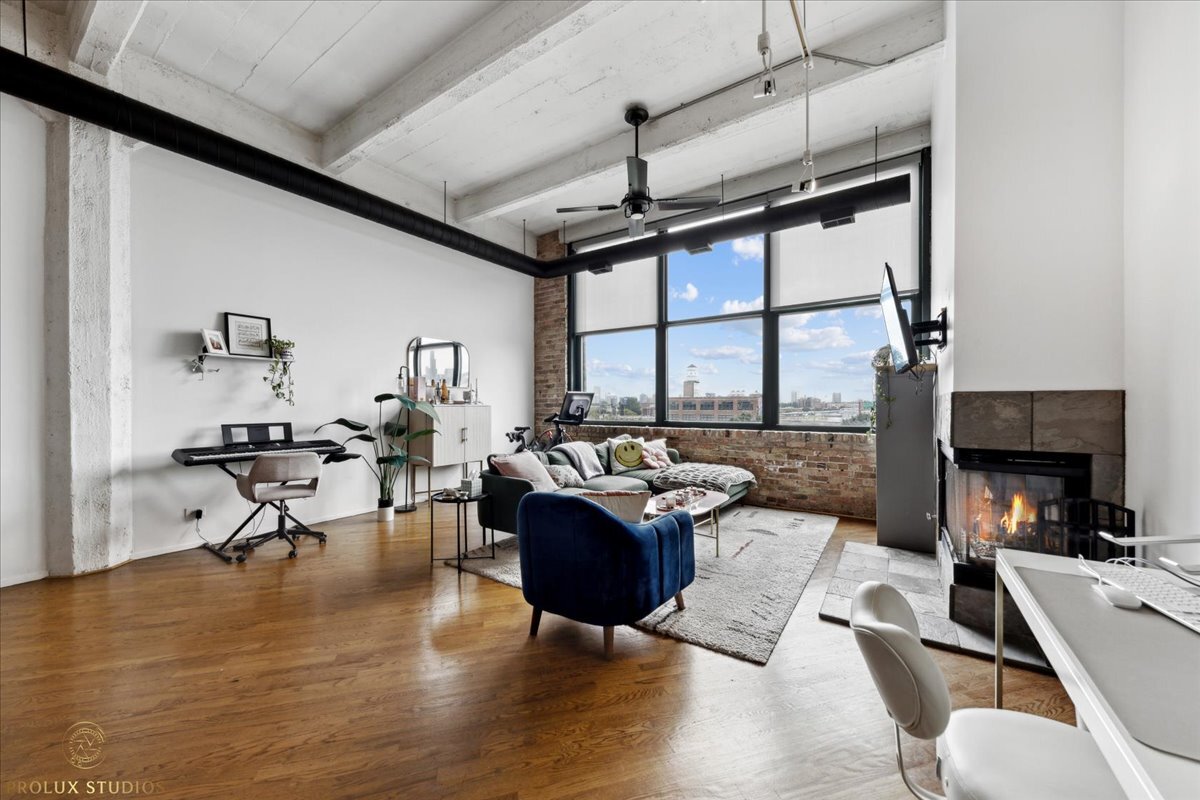 Building Photo - 1720 N Marshfield Ave