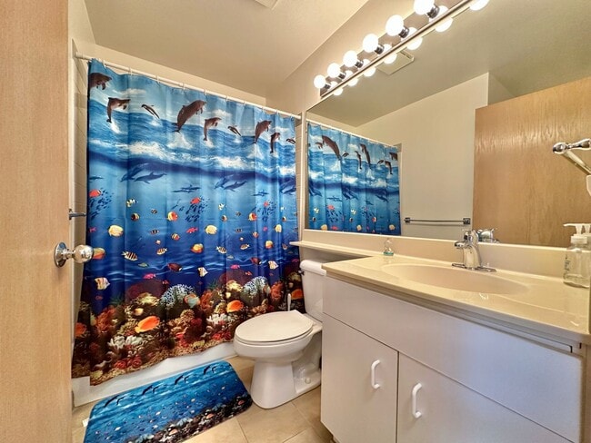 Building Photo - Spacious 2 Bedroom / 2 Bath Mostly Furnish...