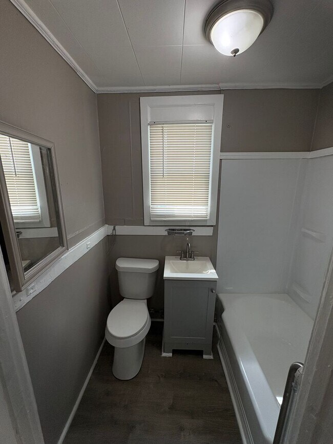 Building Photo - 59 Oakman St