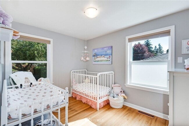 Building Photo - Beautiful Craftsman House with Large Yard and Detached Garage!