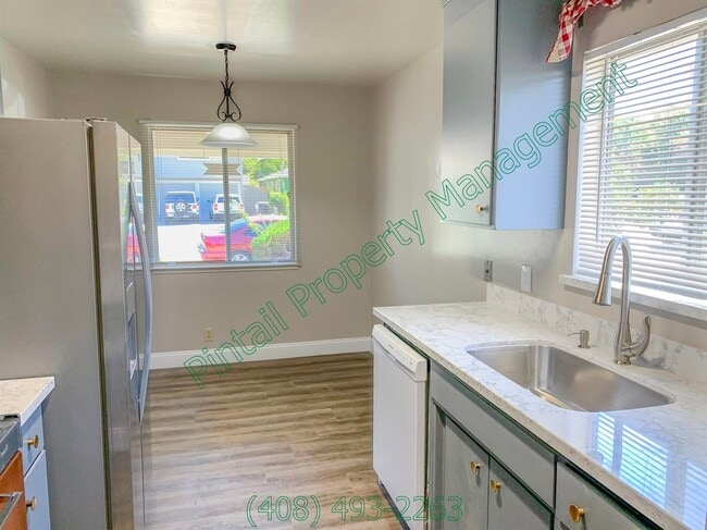 Building Photo - 817 Harrison St