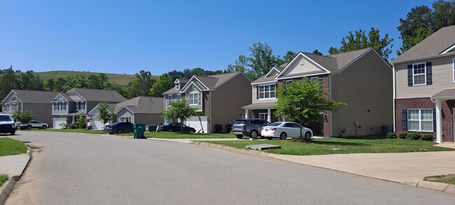 Building Photo - 1527 Sergeant Ln