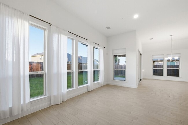 Building Photo - 208 Sequoia Dr