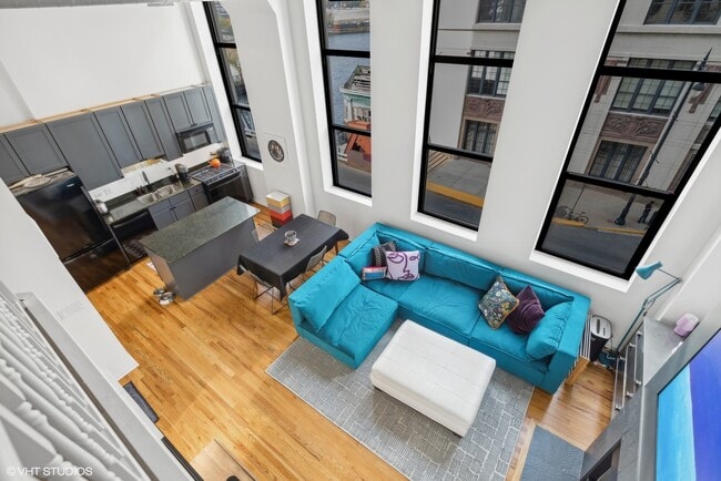 Building Photo - 758 N Larrabee St