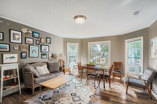 Building Photo - 1000 26th Ave NE