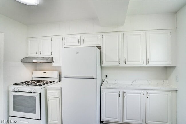 Building Photo - 13117 Wilton Ave