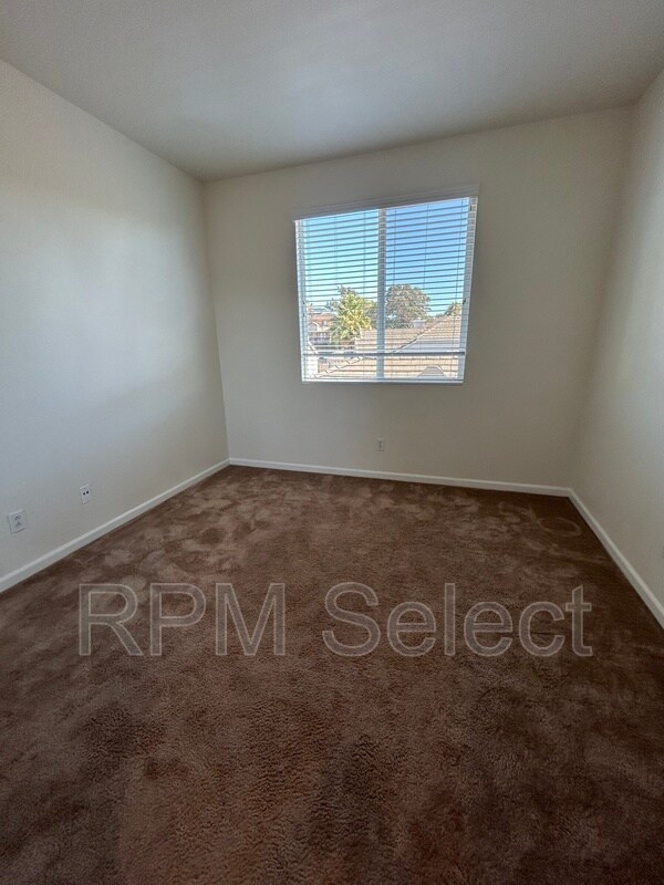 Building Photo - 1740 Newark Ln