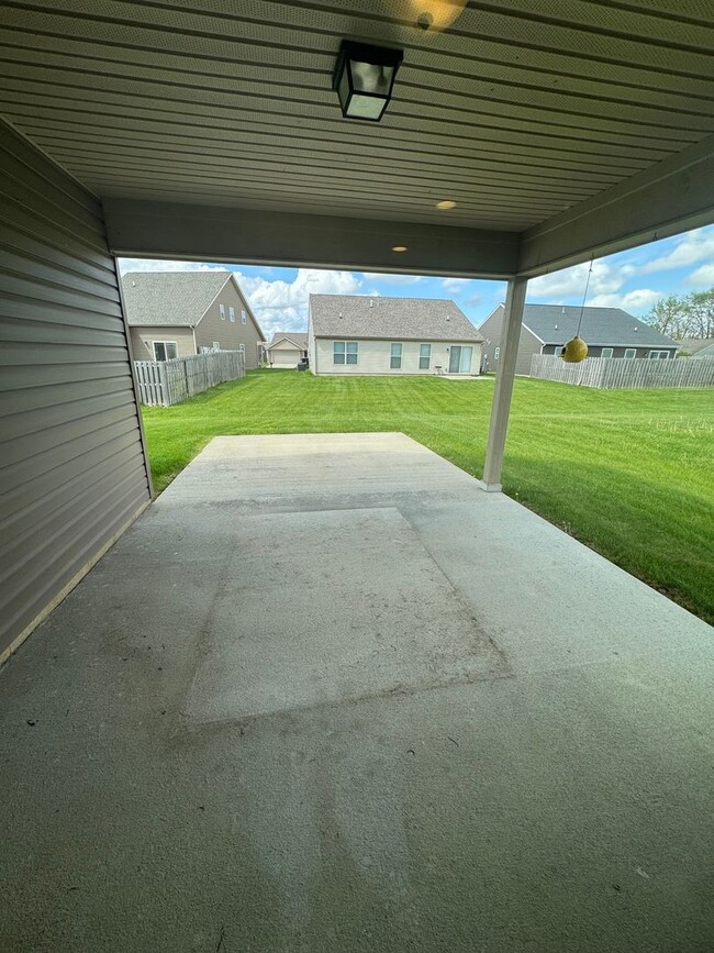 Building Photo - 3 Bedroom Single Family Home