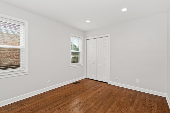 Building Photo - 7254 N Osceola Ave