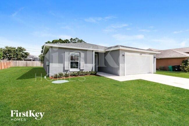 Building Photo - 2219 SW Haycraft Cir