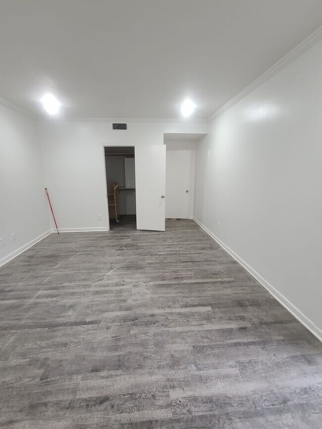 Building Photo - 3/2.5/2 with 2 Living Areas on Crossing Creeks Country Club