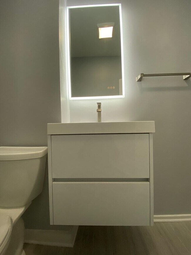 Building Photo - 378 Orchard St