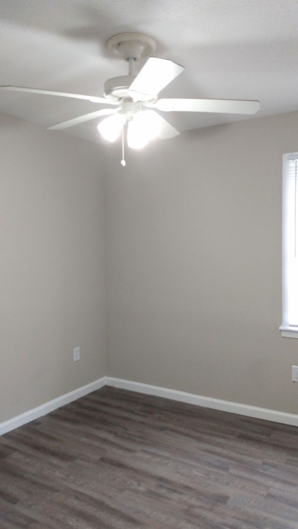 Building Photo - Charming 4 Bedroom Home with Carport in Memphis! - Open To Section 8