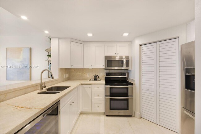 Building Photo - 701 Brickell Key Blvd