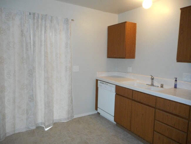 Building Photo - 2211 W Sweet Ct