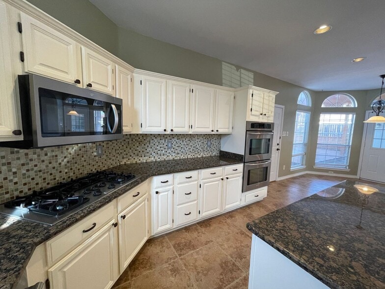 Building Photo - 2718 Bordeaux Dr