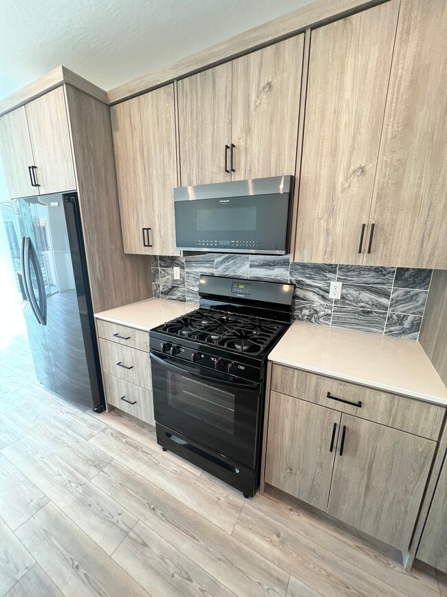 Building Photo - 2821 E Tamarind Dr
