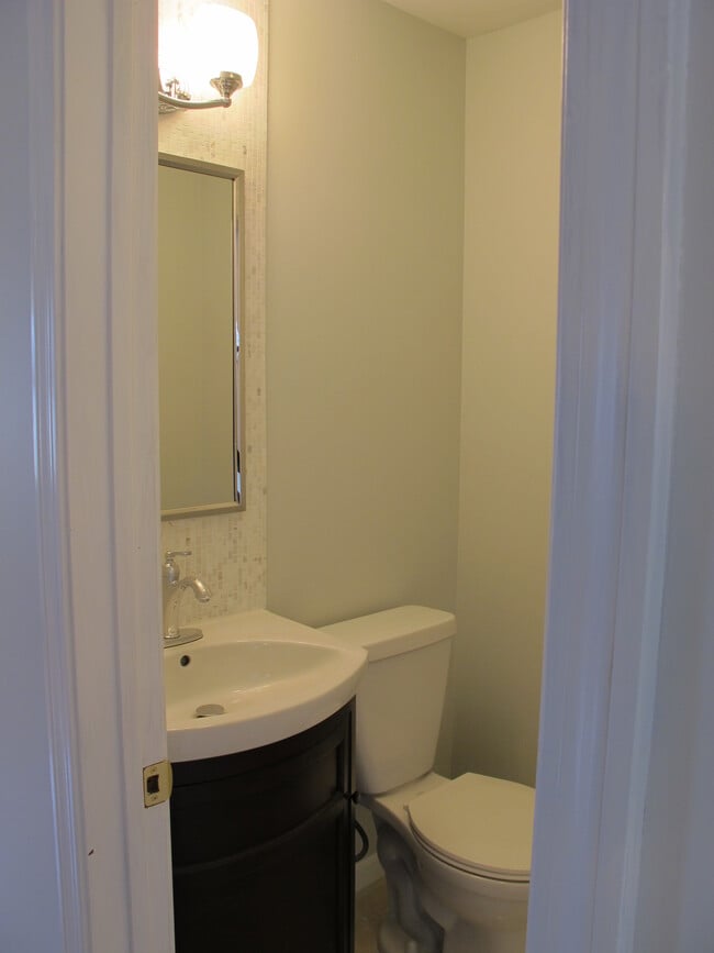 Building Photo - 21 Jones Ct